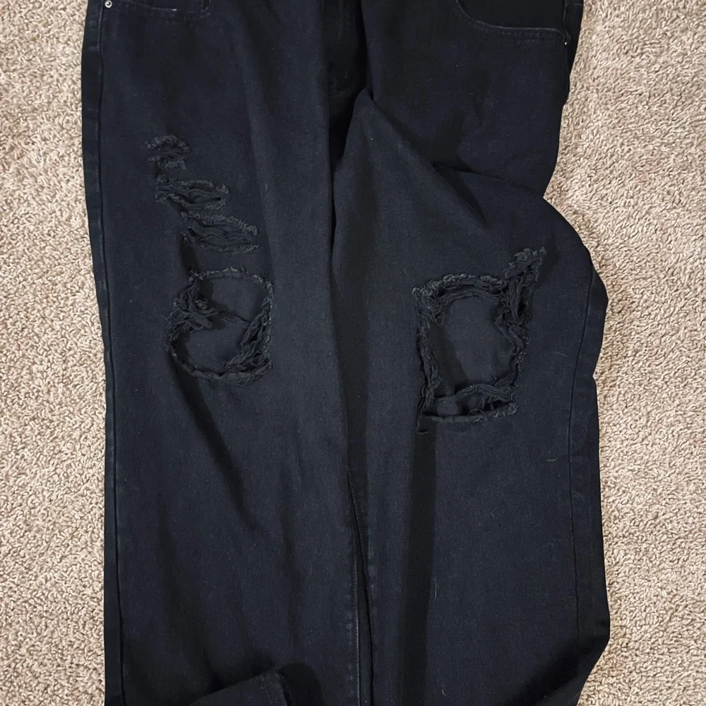 Women’s plus size black jeans - Picture 2 of 6